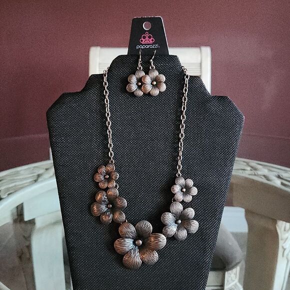 Necklace  - Picture 1 of 3